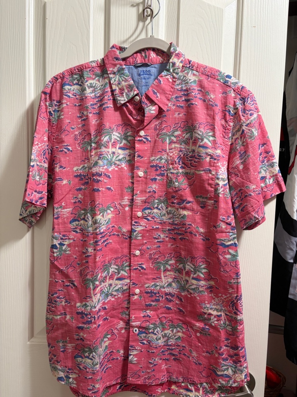 Izod Men's Pink Hawaiian Print Short-Sleeve Button-Down Shirt